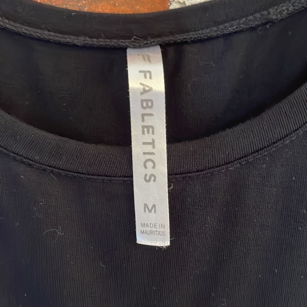 Fabletics sleeveless black tank.Moisture wicking fabric 90% Recyc Poly/elastane - Picture 2 of 5